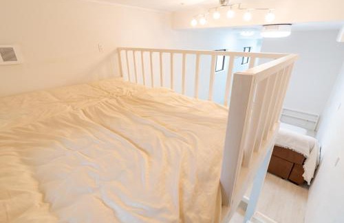 Maejima House | Maximum of 21 people can be rented in one building 3 minutes walk to Tomari Port 10 minutes drive to the airport No parking lot 30 seconds walk from paid parking lot warayunso port city May