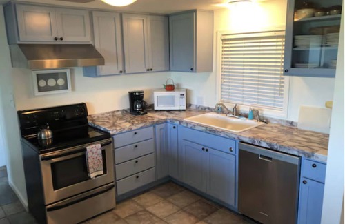 Clinton Cottage | Maxwelton Beach Waterfront: Sunsets and Olympic Mountain views
