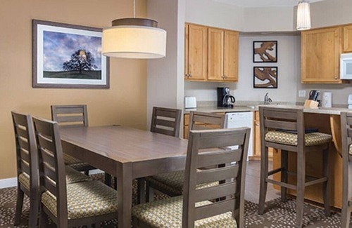 Windsor Apartment | May 24-26: BottleRock Music Festival nearby Napa-World Class Eateries & Wineries