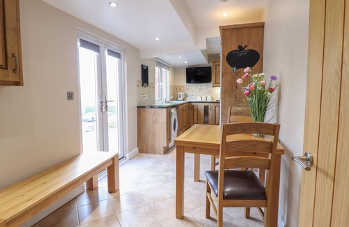 Llanfyllin Cottage | MAY COTTAGE, family friendly, character holiday cottage in Llanfyllin