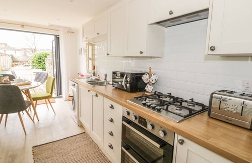 Broadway Cottage | May Cottage