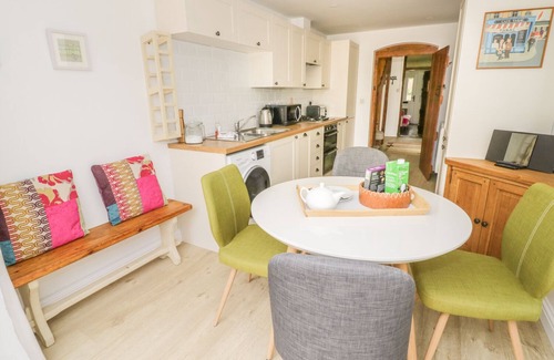 Broadway Cottage | May Cottage