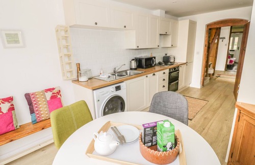 Broadway Cottage | May Cottage