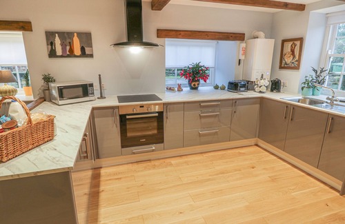 Snainton Cottage | MAY COTTAGE, pet friendly, with a garden in Snainton