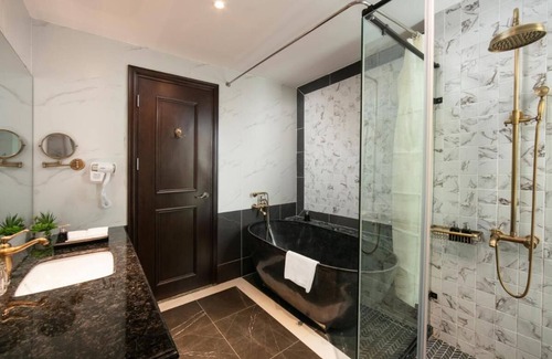 Hanoi Backpacker Quarter Apartment | MAY DE Ville Crown Hotel 1