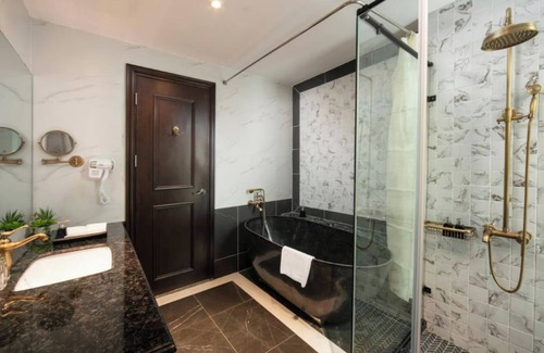 Hanoi Backpacker Quarter Apartment | MAY DE Ville Crown Hotel 1