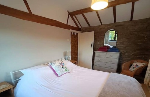 Upton Bishop House | May Hill View - Cosy Rural Retreat with Hot Tub