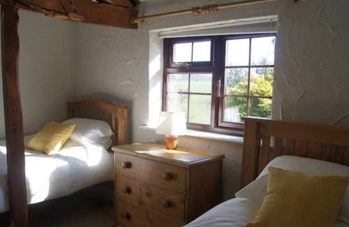 Upton Bishop House | May Hill View - Cosy Rural Retreat with Hot Tub