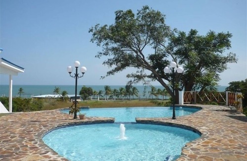 Nueva Gorgona House | May/June 2025 dates still avail. Canadians and Americans welcome