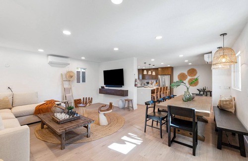 Uptown Design District Apartment | Maya Family Suite