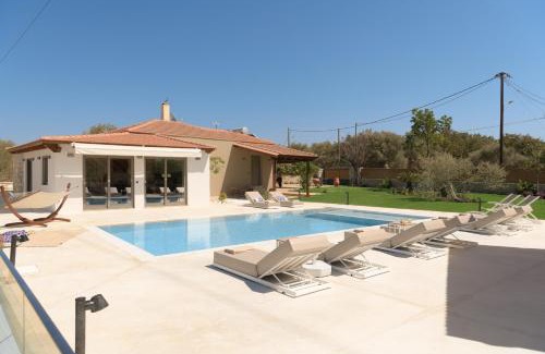 Atsipópoulon Villa | MaYa Villa, a sublime luxury villa close to Rethymno and all amenities!