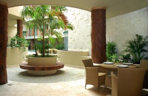 Downtown Hotel | Maya Villa Condo Hotel and Beachclub