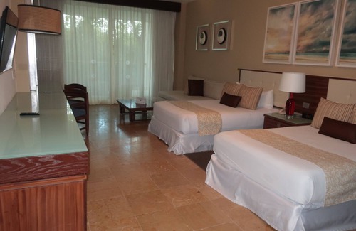 Ejidal Resort | Mayan palace Beautiful suite, Hot tub, deck, bars, spa, amazing water park, etc.