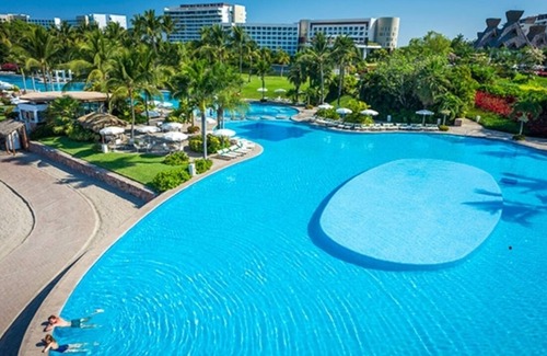 Ejidal Resort | Mayan palace Beautiful suite, Hot tub, deck, bars, spa, amazing water park, etc.