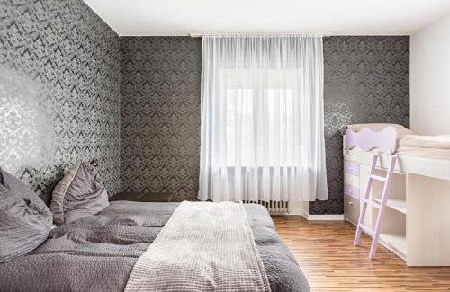 Oppum Apartment | Maybach 4-Zimmer Apartment - groß, hochwertig, nah Düsseldorf Messe