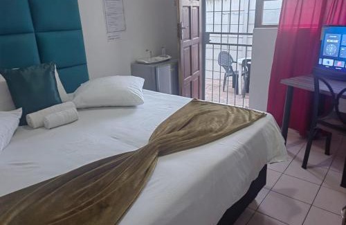 Saldanha House | MayBach Hills Palace Guesthouse