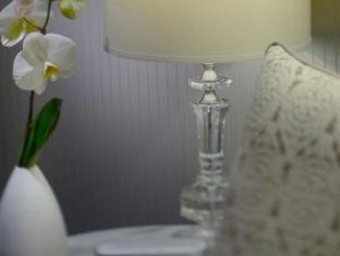 Adelaide Central Business District Hotel | Mayfair Hotel