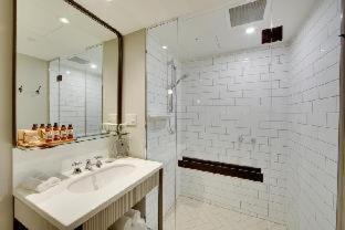 Adelaide Central Business District Hotel | Mayfair Hotel