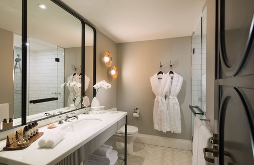 Adelaide Central Business District Hotel | Mayfair Hotel
