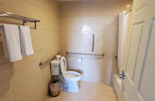 Queens Hotel | Mayfair Inn and Suites