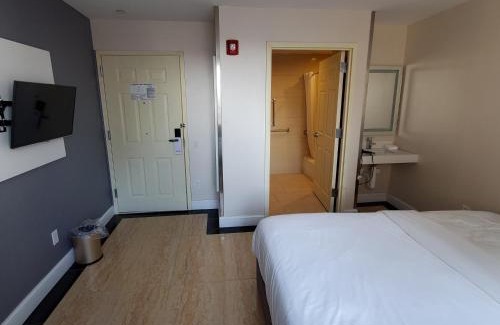 Queens Hotel | Mayfair Inn and Suites