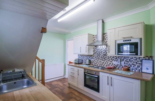 Ruswarp Cottage | Mayfield Manor