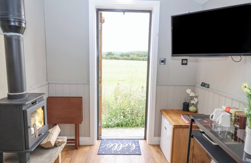 Pocklington Cottage | MAYFIELD, pet friendly, with a garden in Pocklington