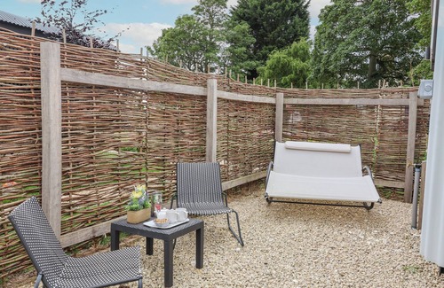 Pocklington Cottage | MAYFIELD, pet friendly, with a garden in Pocklington