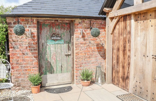 Pocklington Cottage | MAYFIELD, pet friendly, with a garden in Pocklington