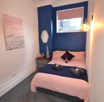 Salisbury Apartment | Mayflower 2 bed Boutique Apartment - STAYSEEKERS