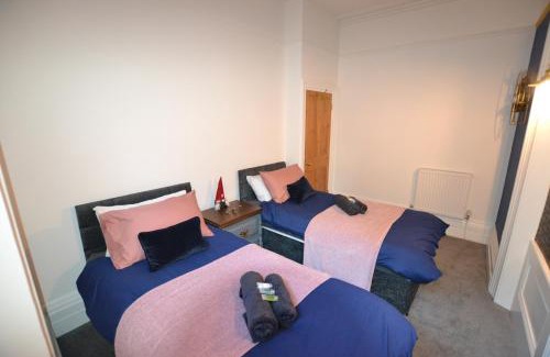 Salisbury Apartment | Mayflower 2 bed Boutique Apartment - STAYSEEKERS