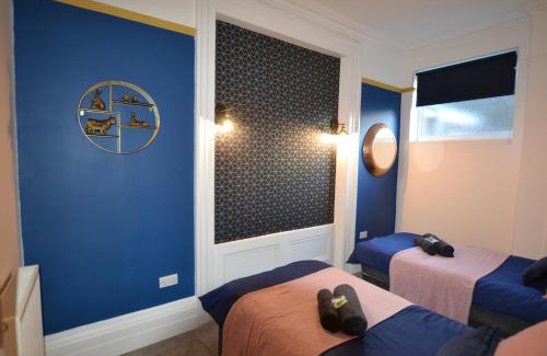 Salisbury Apartment | Mayflower 2 bed Boutique Apartment - STAYSEEKERS