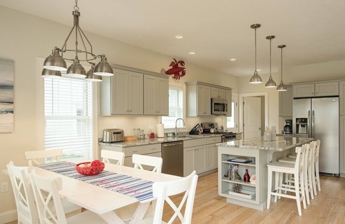 Dennis Villa | Mayflower Beach Villa-Tradewinds