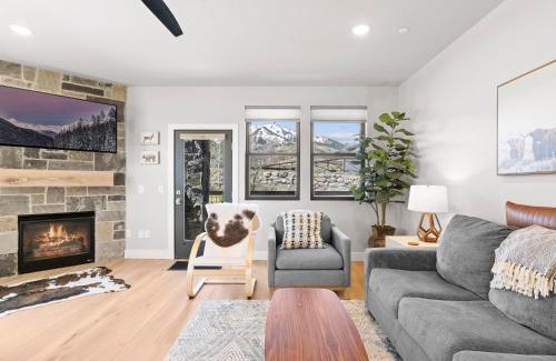 Rio Grande Resort | Mayflower Lakeside 3 Bedroom Mountain Retreat
