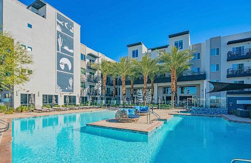 Desert View Village Apartment | Mayo Hospital - King Bed - 5 min to Shopping - Parking S331