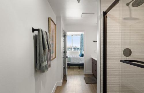 Desert View Village Apartment | Mayo Hospital - King Bed - 5 min to Shopping - Parking S331