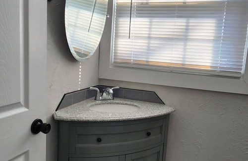 Williamstown House | Mayor's Family House Hot Tub, Piano & 2 Kitchens - 5 Minutes to Ark - Sleeps 16+