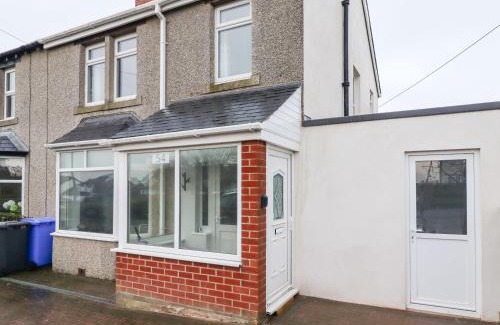 Seahouses House | Maywood