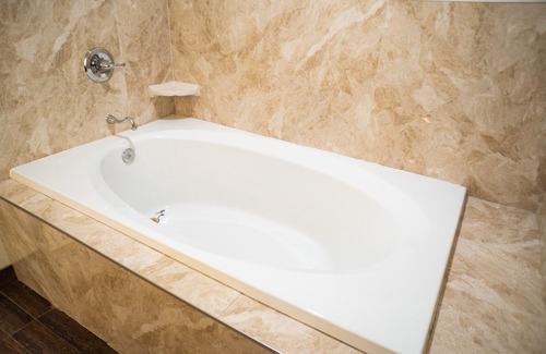 Maywood Hotel | Maywood Inn