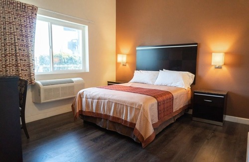 Maywood Hotel | Maywood Inn