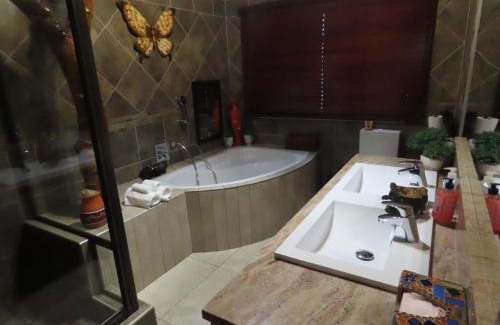 Kareeberg Cabin | Mazuri Shamba Lodge