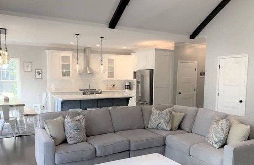West Union House | McAlister - Absolutely Stunning Home on Lake Keowe
