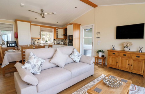 Borth Cottage | MCAULIFFE LODGE, family friendly, luxury holiday cottage in Borth