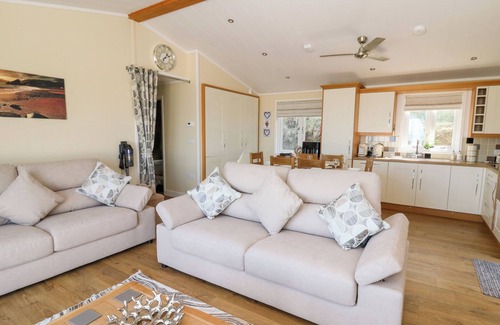 Borth Cottage | MCAULIFFE LODGE, family friendly, luxury holiday cottage in Borth
