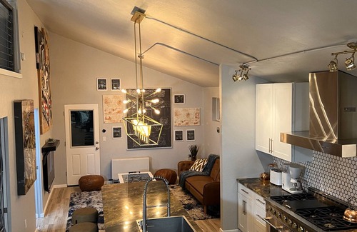 Rivers Crossing House | McCall Art House-5 minutes from Lake on 1.6+acres- Art/Hot Tub/Foosball/Arcades