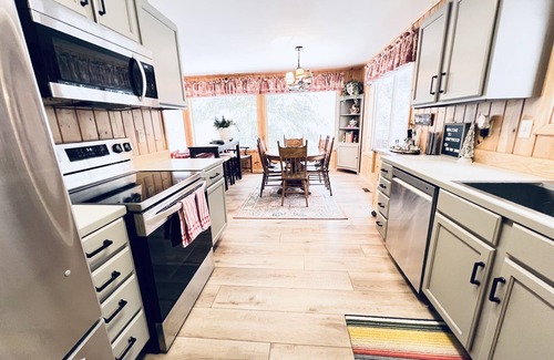 McCall Cabin | McCall ski cabin with vintage vibes and modern amenities, pet friendly 🌲