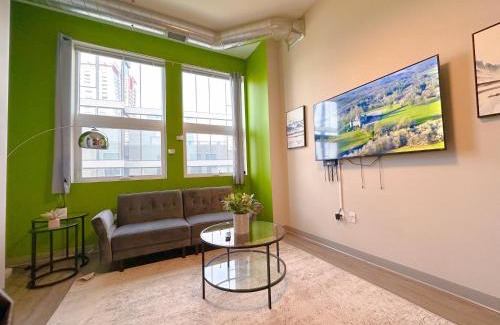 Near South Side Apartment | McCormick Oasis with Balcony, Optional Parking, Patio and Gym Sleeps 6 Near McCormick Place, Grant Park, Soldier Field & Museum Campus