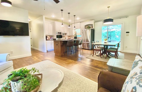 Inman House | McCullough Park - Charming 3-bedroom house with WiFi and AC in Stockbridge