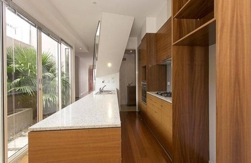 Richmond House | MCG 2.7km away, spacious townhouse. Amazing city views, huge balcony!