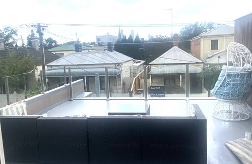 Richmond House | MCG 2.7km away, spacious townhouse. Amazing city views, huge balcony!